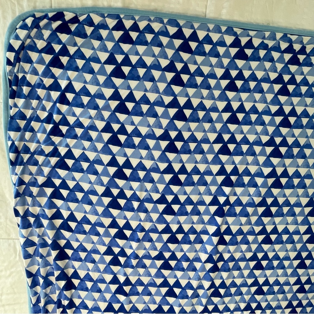 Little Sleepies Blue Rainbow Large Cloud Reversible Blanket Approx 50”X 50” - Picture 10 of 16